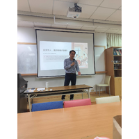 时间：115年4月30日(四)  12:00~12:50
地点：行政大楼  A814情境教室
主题：讚美别人，真得都是好事吗?